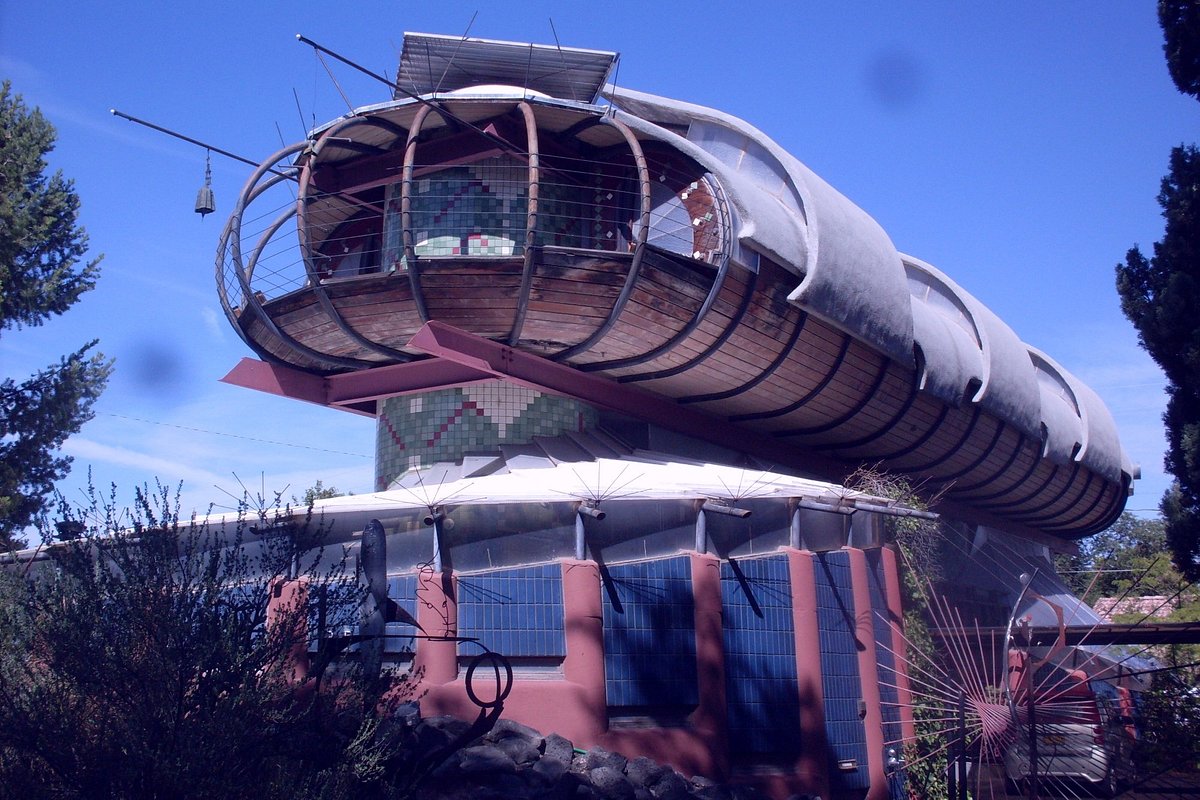abq spaceship house